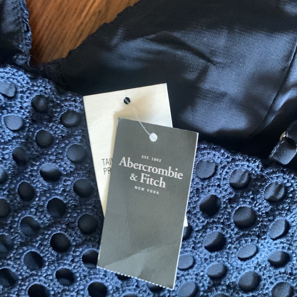 NWT Abercrombie & Fitch embroidered lace dress - Picture 6 of 9